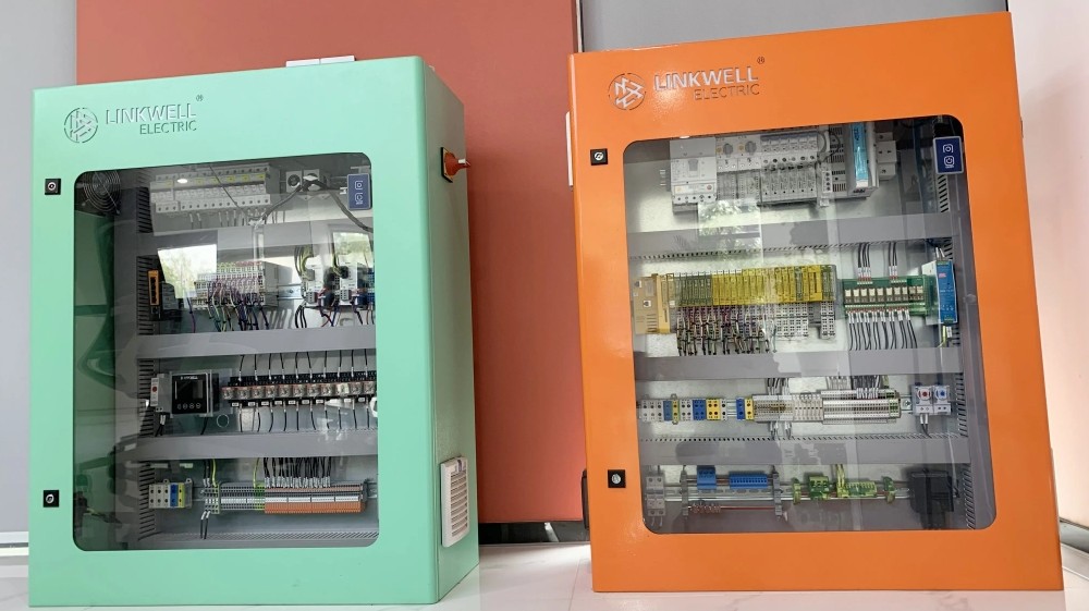 为什么机柜需要风扇？在机柜中安装风扇时应注意什么？